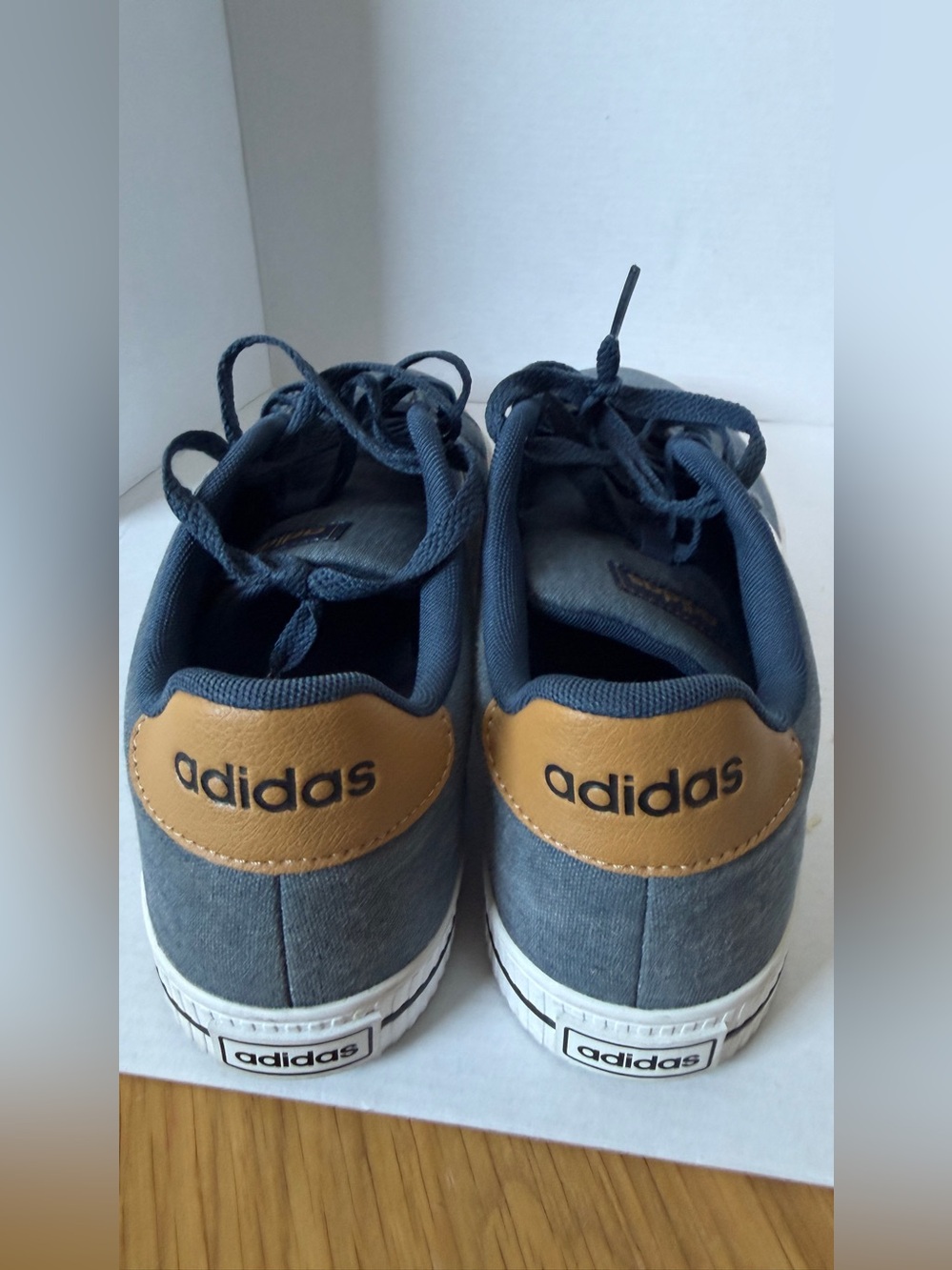 Men’s adidas Navy and Tan Casual Sneakers - size 10.5